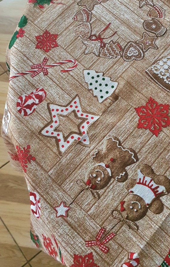  Kalėdinė staltiesė "Sausainiukas"