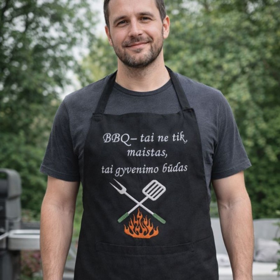 Siuvinėta juoda  prijuostė „BBQ – tai ne tik maistas, tai gyvenimo būdas“