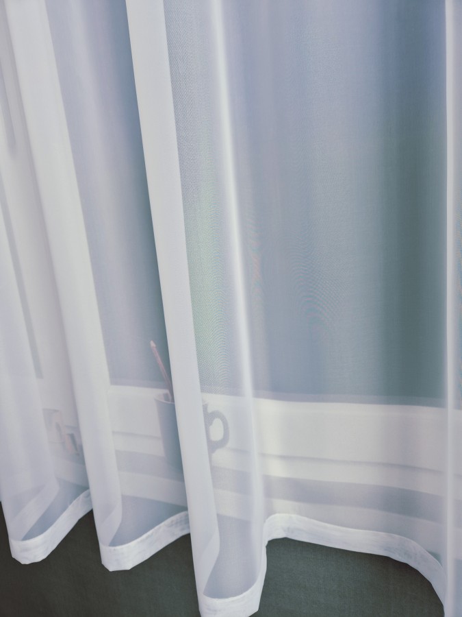 Balta vualio užuolaida su sutraukimo juostele