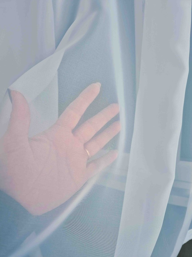 Balta vualio užuolaida su sutraukimo juostele